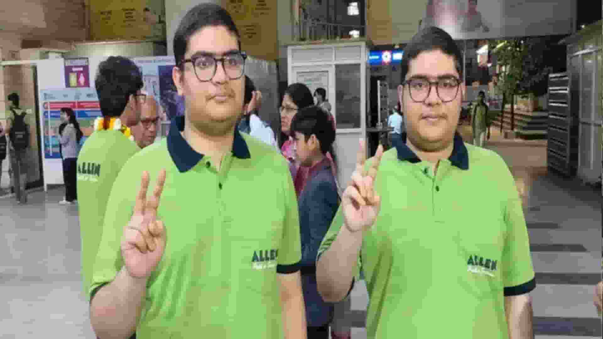 Twins Scored Same in JEE