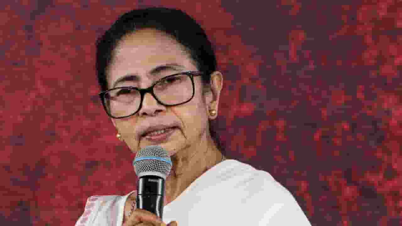 Mamata Banerjee addressing