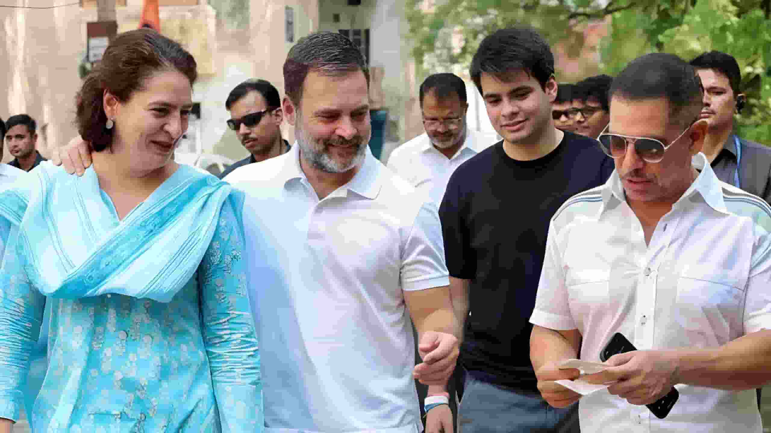 'मेरे जीजा को परेशान कर रही सरकार', राहुल गांधी ने ED पर उठाए सवाल Robert Vadra with Family