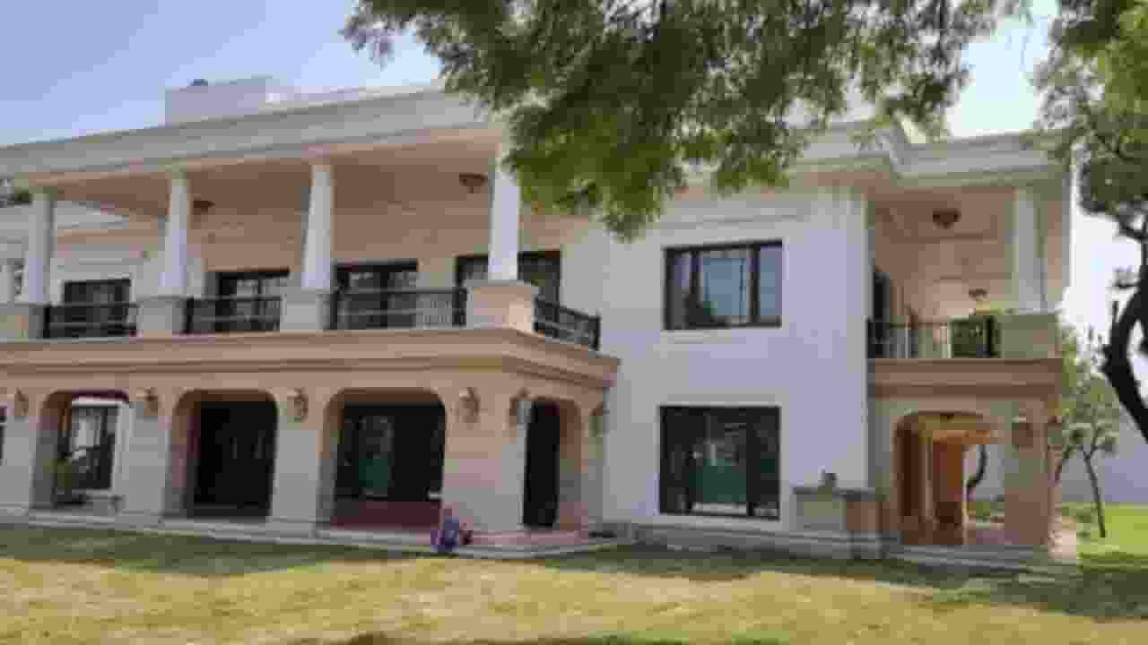 Sheesh Mahal controversy