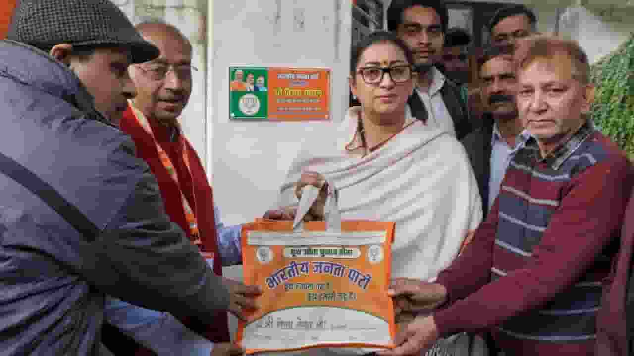 smriti irani with vijay goel