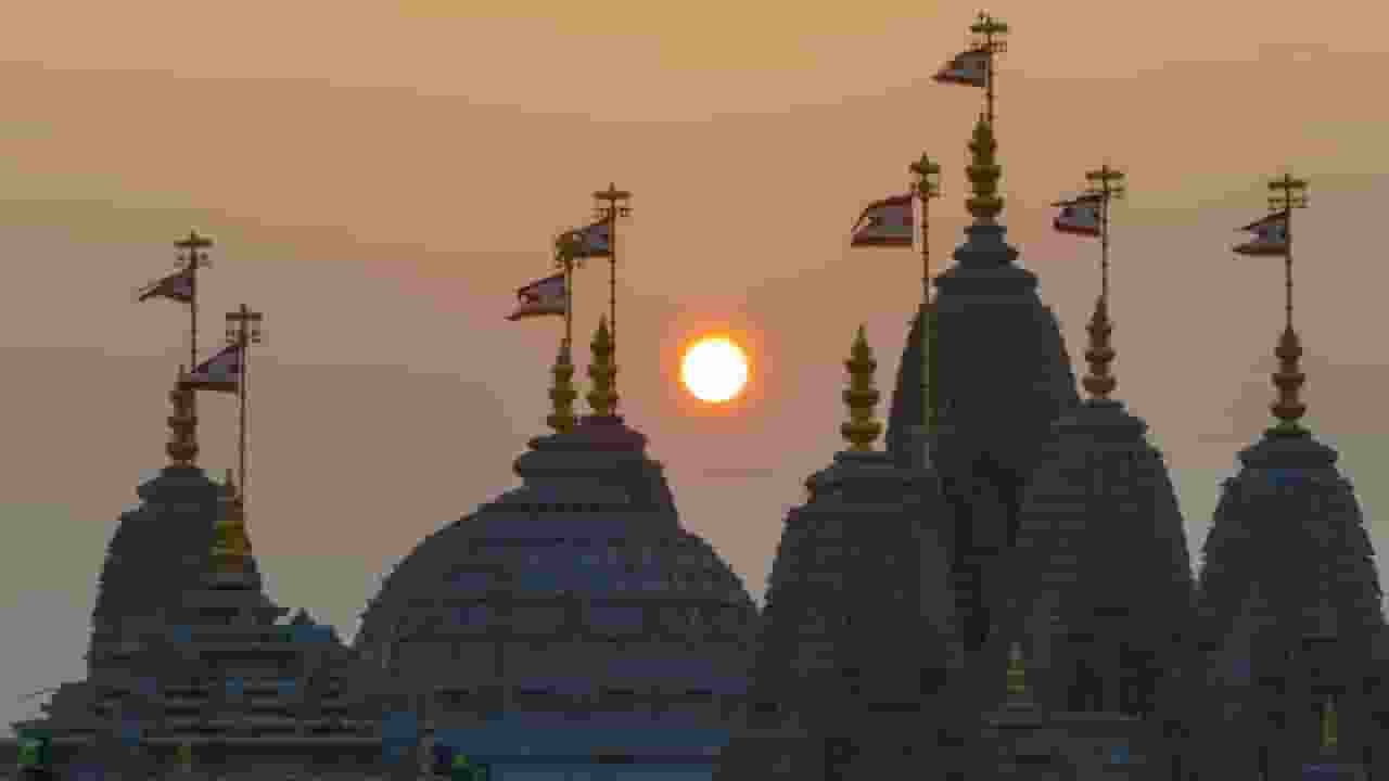 अबू धाबी के BAPS मंदिर पहुंचे पीयूष गोयल, क्यों खास है यह मंदिर? BAPS hindu mandir Abu Dhabi