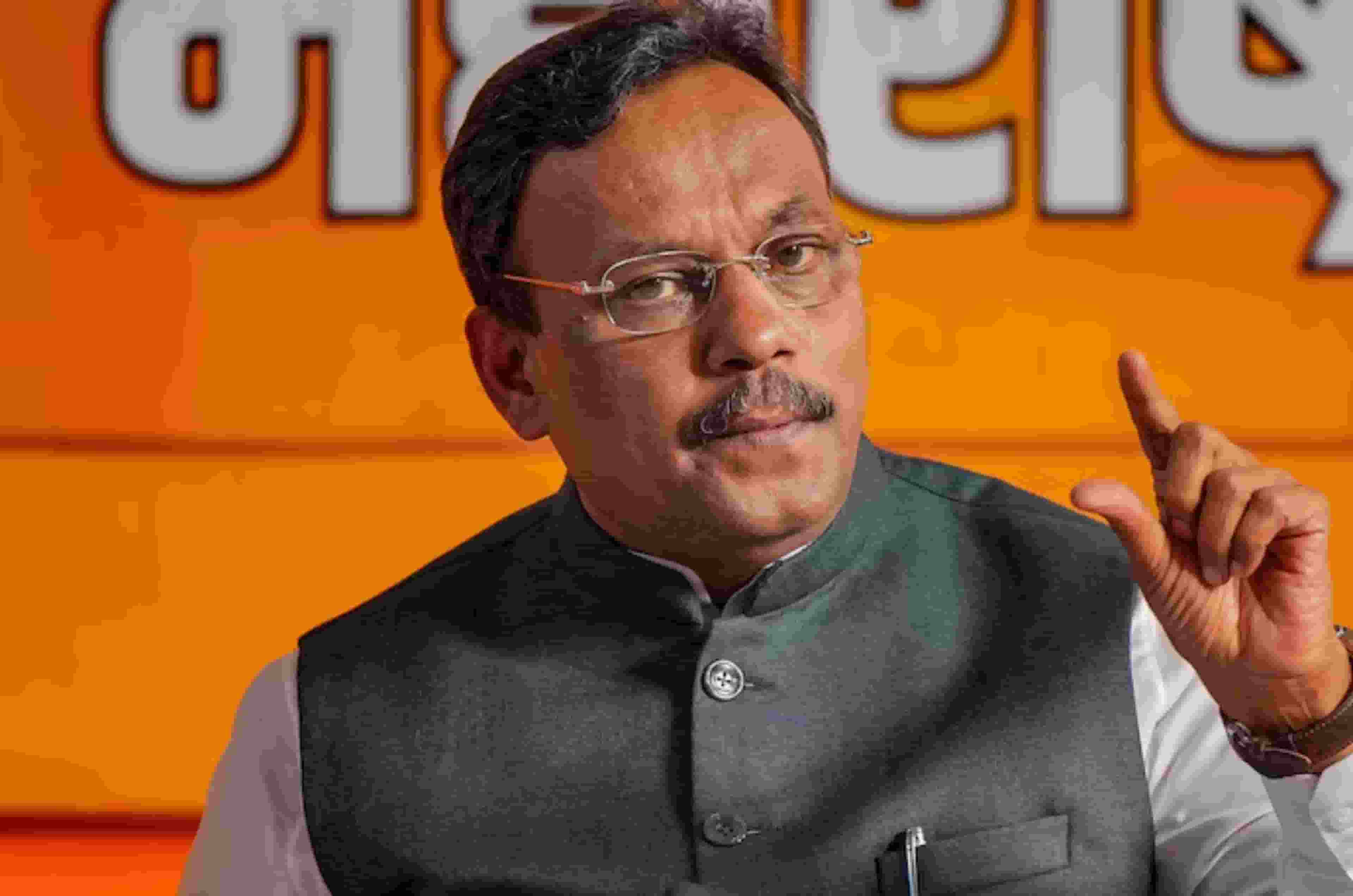 कैश फॉर वोट में फंसे विनोद तावड़े ने राहुल-खड़गे को भेजा लीगल नोटिस Vinod Tawde cash-for-vote row legal notice to rahul and kharge