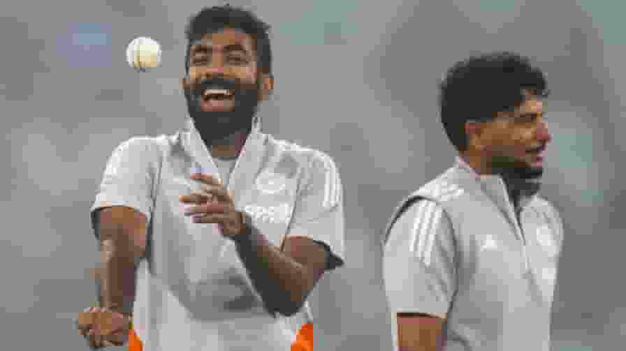 Bumrah Kuldeep Lucknow Fog IND vs SA T20