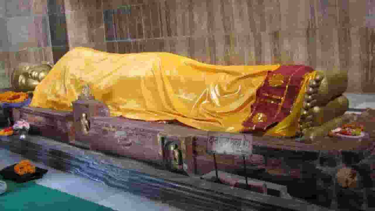 कुशीनगर में ही क्यों हुआ था बुद्ध का महापरिनिर्वाण? कथा जानिए kushinagar buddha temple