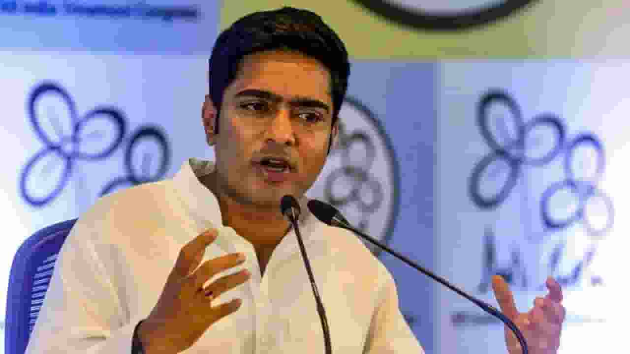 कांग्रेस के EVM हैक आरोपों की निकली हवा, TMC सांसद ने दे डाली चुनौती EVM hack Functioning deny by Abhishek Banerjee