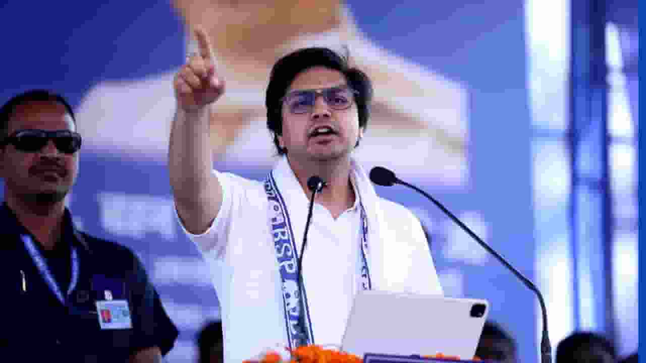 गिरता वोट शेयर, भाई-भतीजावाद का डर, बार-बार फंसते क्यों हैं आकाश आनंद? Akash Anand