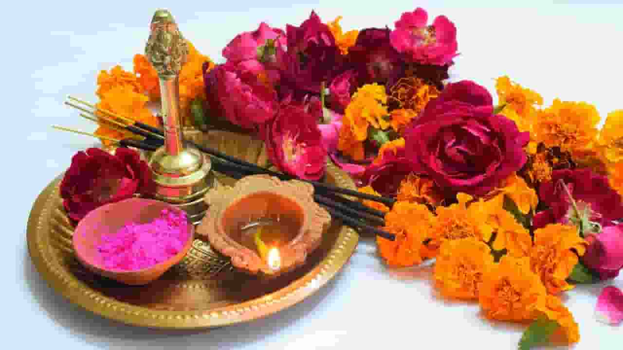 शुभ मुहूर्त: पूजा-पाठ में 'ब्रह्म' योग को इस वजह से माना जाता है शुभ Image of Puja Ki Thali