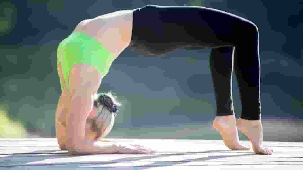 PCOS की समस्या से हैं परेशान? इन योगासनों से बैलेंस करें हार्मोन
yoga pose for hormonal balance
