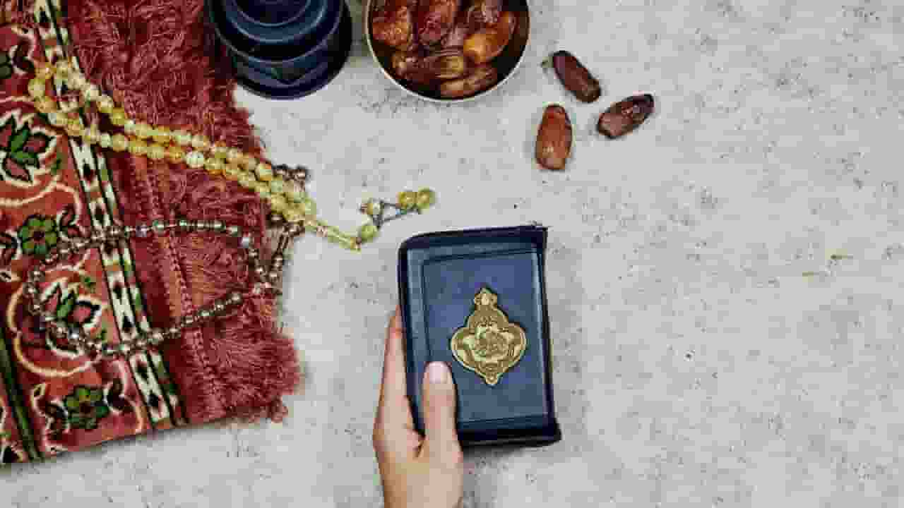 कब से शुरू हुई थी ईद और अलग अलग देशों में कैसे मनाई जाती है? Image of EID