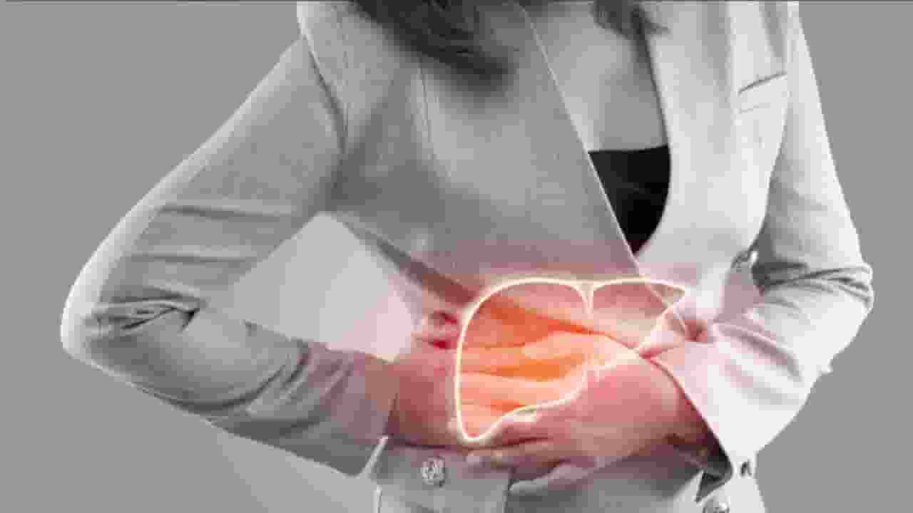 डेस्क जॉब वालों में बढ़ा फैटी लिवर का जोखिम, डाक्टर से जानें लक्षण Fatty Liver
