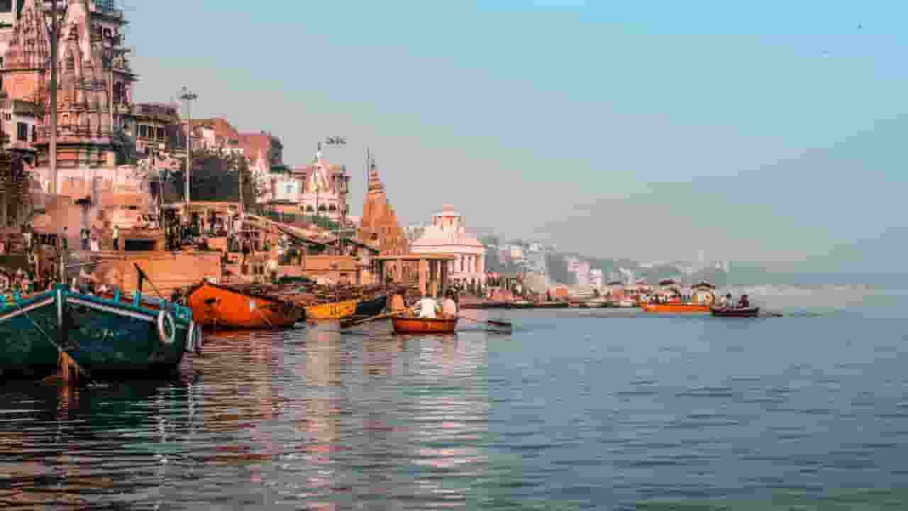 डॉ अजय सोनकर का दावा, अपना पानी खुद साफ करती हैं गंगा Image of Ganga River