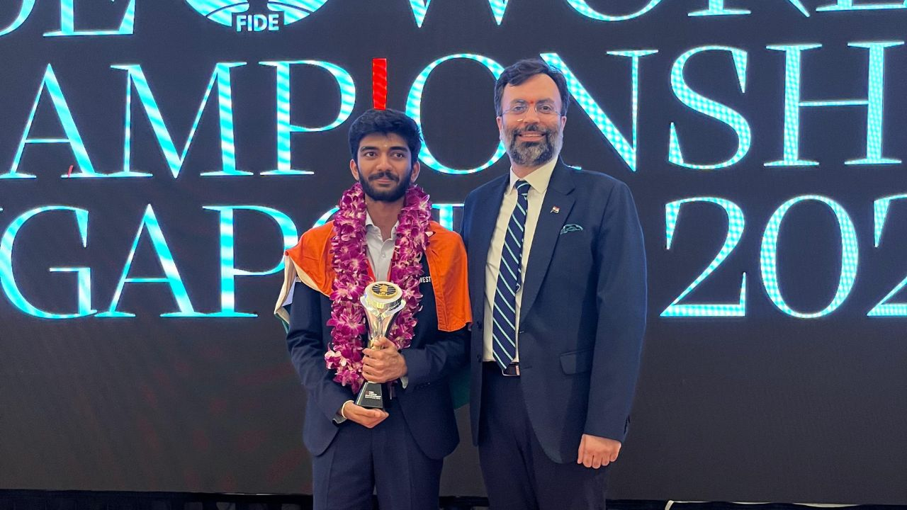 AICF के अध्यक्ष नितिन नारंग बोले, 'क्राउन प्रिंस ऑफ चेस हैं गुकेश' d gukesh and nitin narang