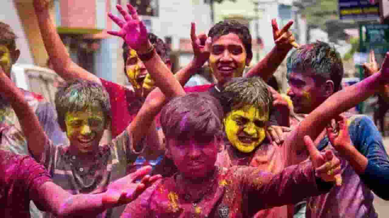 auther news representative image of holi in pratapgarh