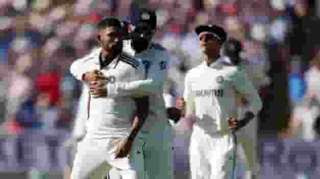 शुभमन गिल के दोहरा शतक के बाद गेंदबाजों का कमाल, बैकफुट पर इंग्लैंड Mohammed Siraj