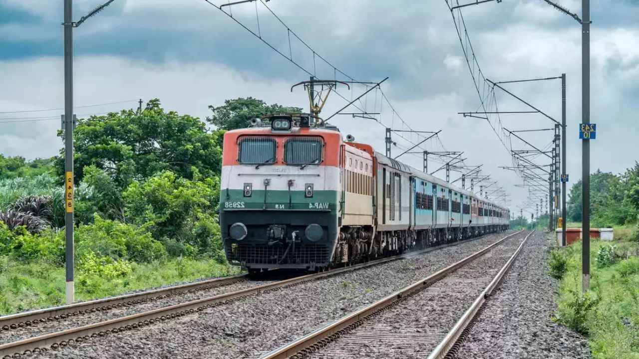 IRCTC और IRFC बनीं नवरत्न कंपनियां, जानें क्राइटीरिया और फायदे Representational Image। Photo Credit: PTI