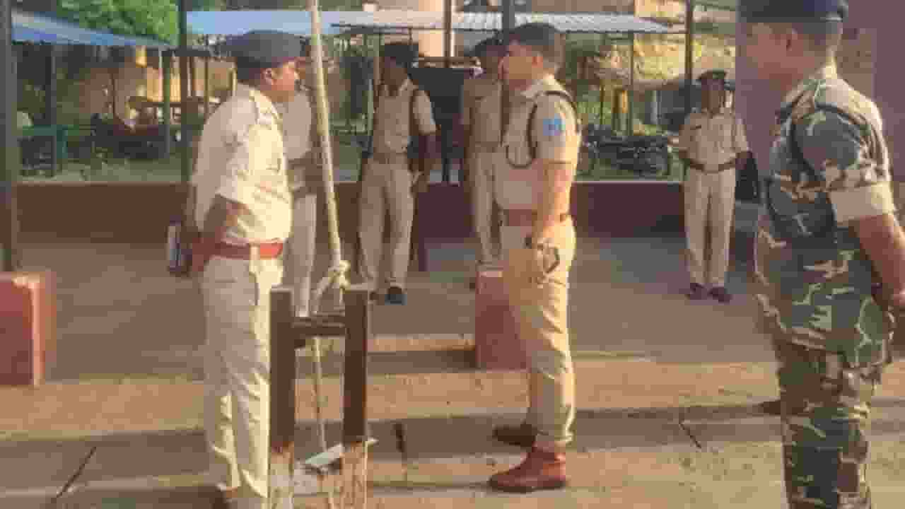 झारखंड: जबरन धर्मांतरण पर बवाल, नाराज लोगों ने आरोपी का घर जलाया Jharkhand Police