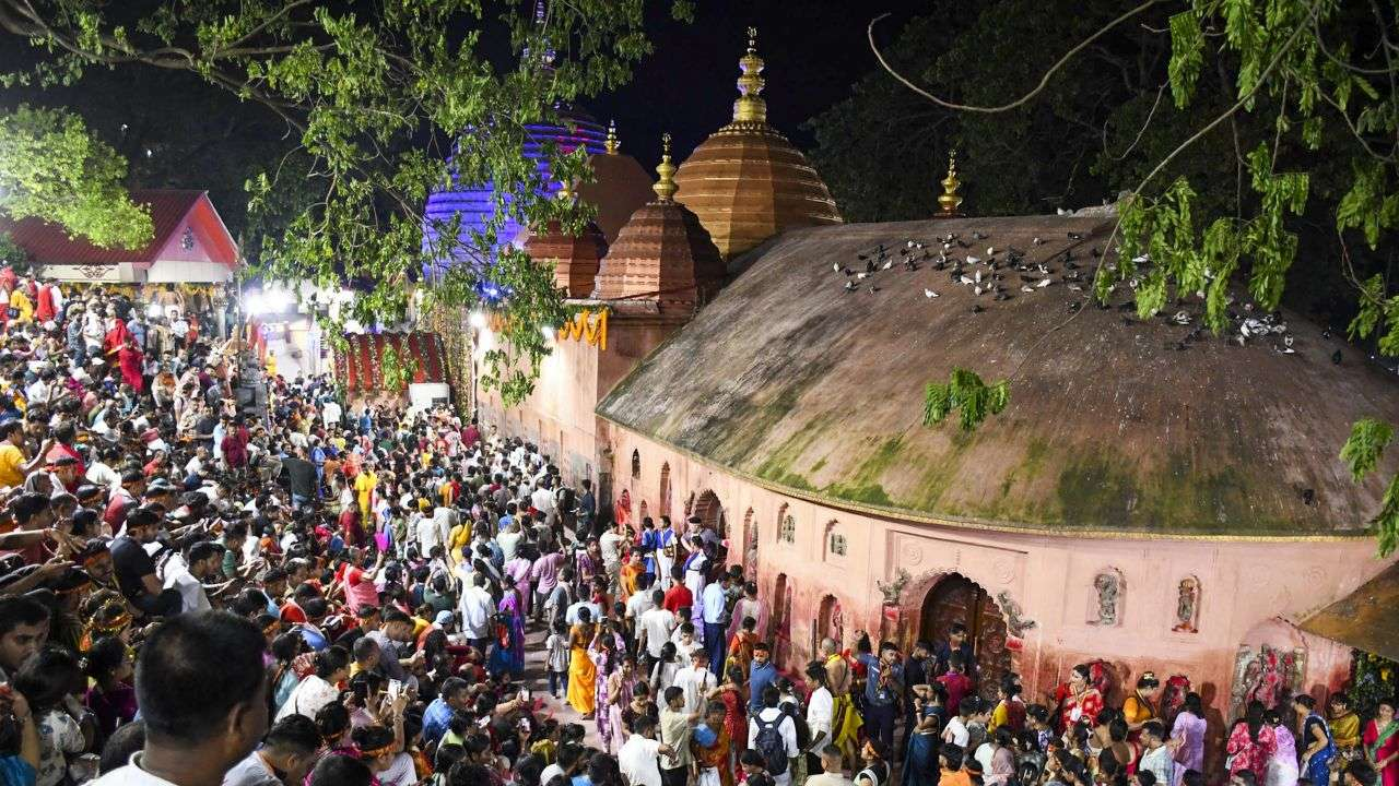 कामाख्या मंदिर: शक्ति पूजा और साधन का पर्व है अंबुबाची मेला Image of Kamakhya Mandir