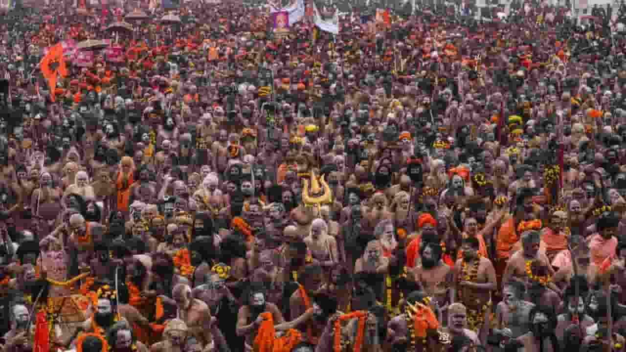 इस दिन किया जाएगा महाकुंभ 2025 का तीसरा अमृत स्नान, जानें सभी बातें Image of Sadhu in Maha kumbh