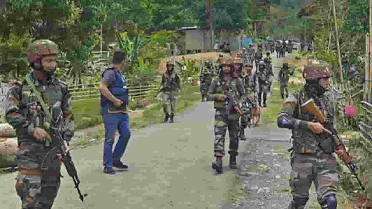 मणिपुर: स्थिति तनावपूर्ण, सुरक्षाबलों से झड़प में 25 घायल एक की मौत Representational Image। Photo Credit: PTI