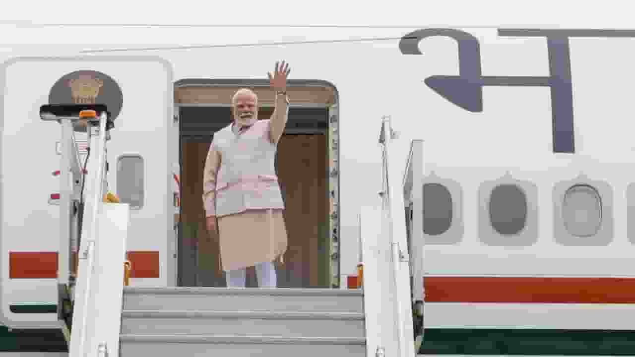 PM मोदी के विदेशी दौरों के लिए सरकार ने 5 साल में 362 करोड़ खर्च किए modi foreign trips cost