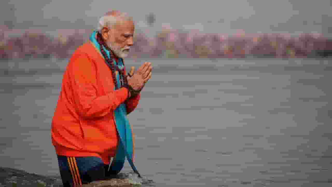 कुंभ में PM मोदी ने लगाई डुबकी, 2 घंटे प्रयागराज में क्या-क्या करेंगे? PM Modi in pryagraj