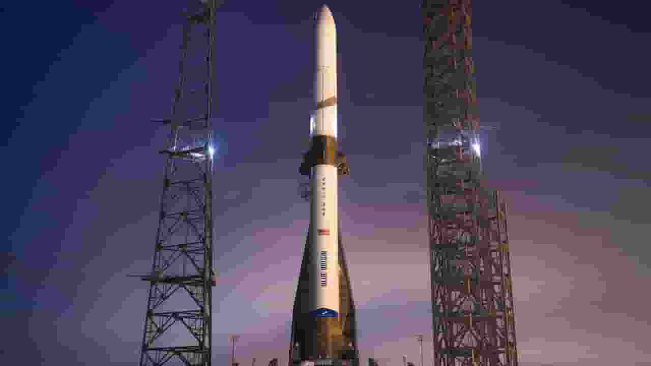 एलन मस्क को टक्कर देने आ गया है Jeff Bezos का न्यू ग्लेन रॉकेट Image of Blue Origin New Glenn