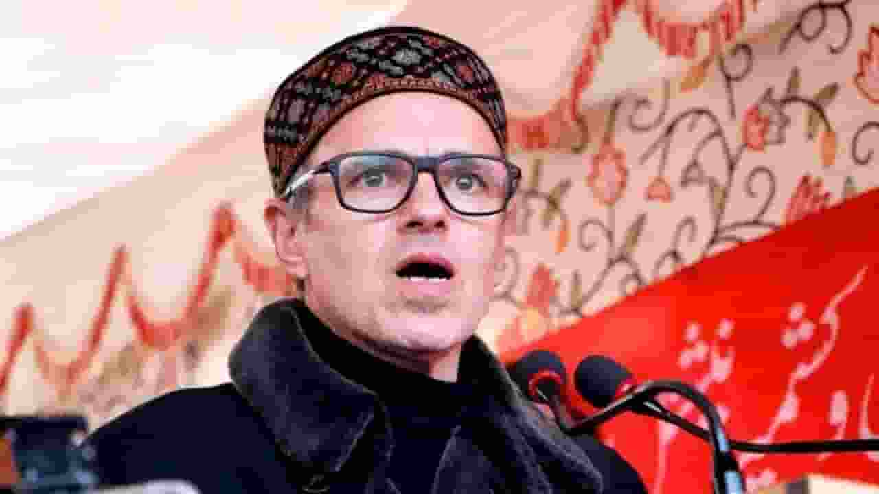 J-K: 48 अधिकारियों के ट्रांसफर पर LG-CM उमर अब्दुल्ला में ठनी Omar Abdullah