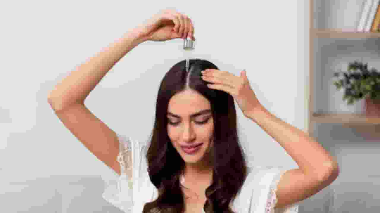 बालों में प्याज का रस लगाने से उगते हैं बाल, जानें क्या कहती है स्टडी hair care tip