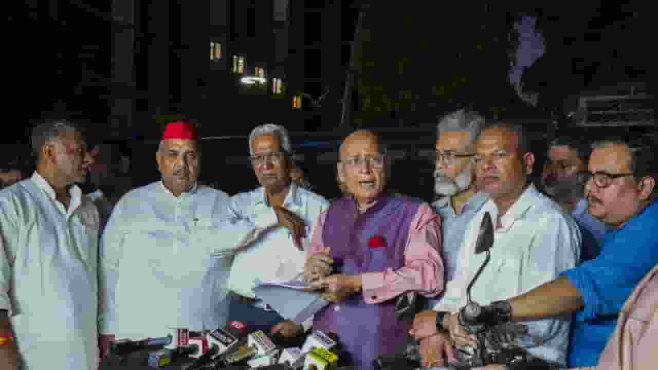 वोटर लिस्ट विवाद: आखिर किन तर्कों के साथ सुप्रीम कोर्ट पहुंचा विपक्ष? opposition leaders