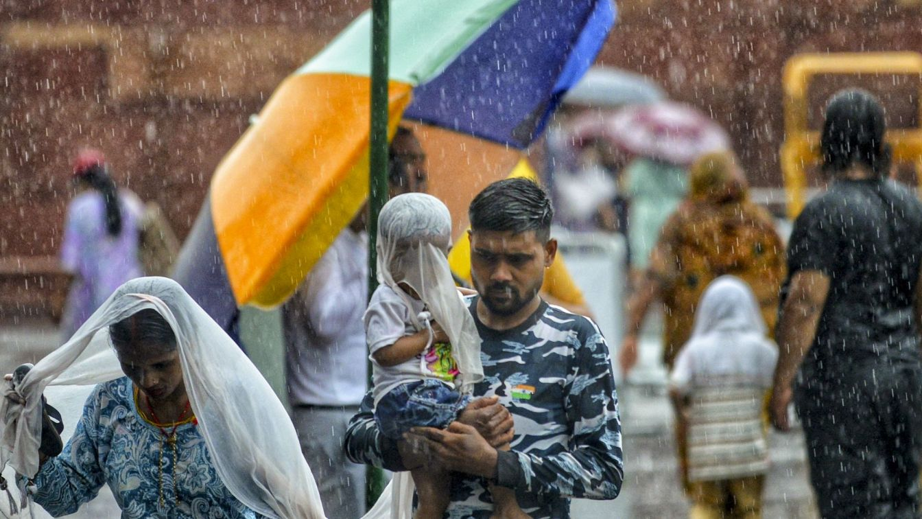 विदा होते-होते क्यों हुई झमाझम बारिश? 1 हफ्ते के लिए फिर अलर्ट Rains