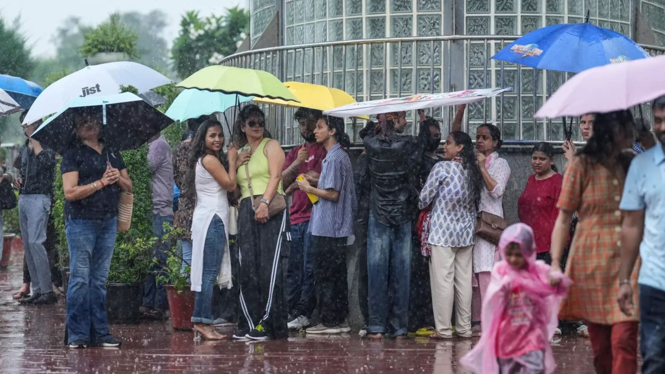 बारिश से मिली राहत तो गर्मी बनी आफत! देशभर में आज ऐसा रहेगा मौसम Rain