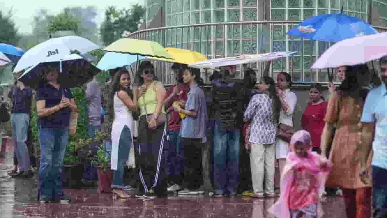 बारिश से मिली राहत तो गर्मी बनी आफत! देशभर में आज ऐसा रहेगा मौसम Rain