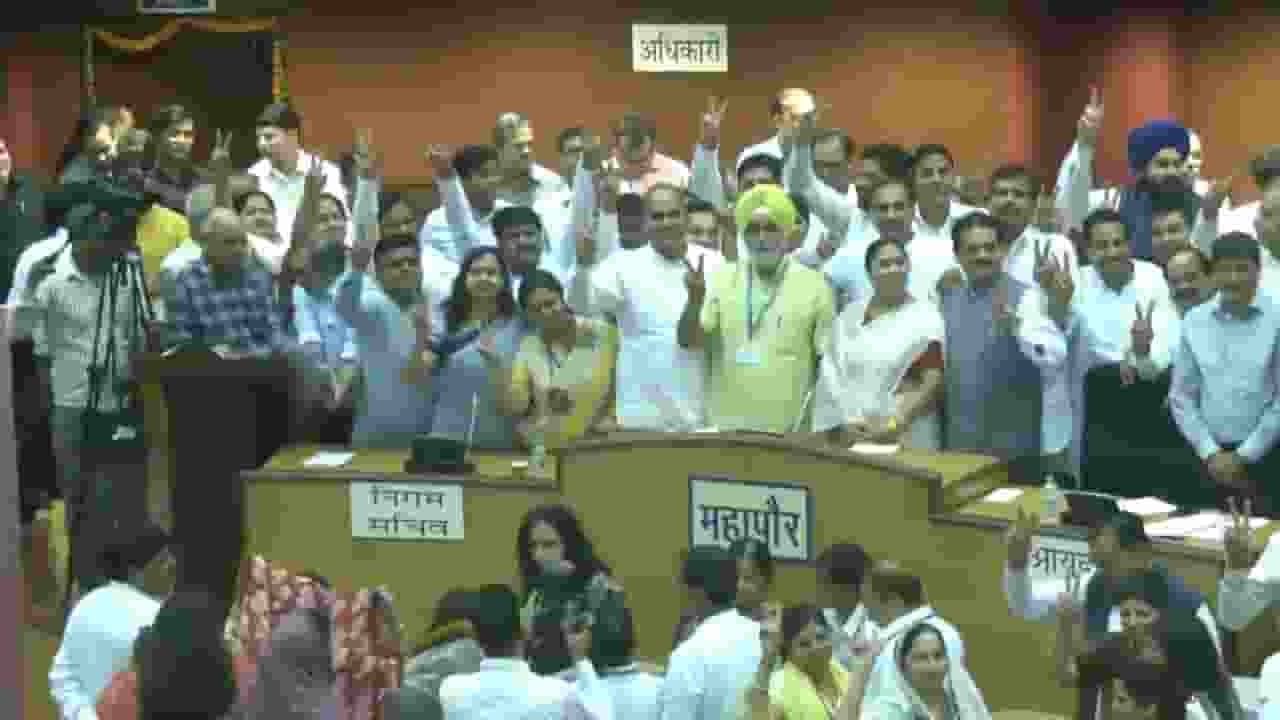 दिल्ली में ट्रिपल इंजन सरकार! BJP के इकबाल सिंह बने MCD के नए मेयर Raja Iqbal Singh