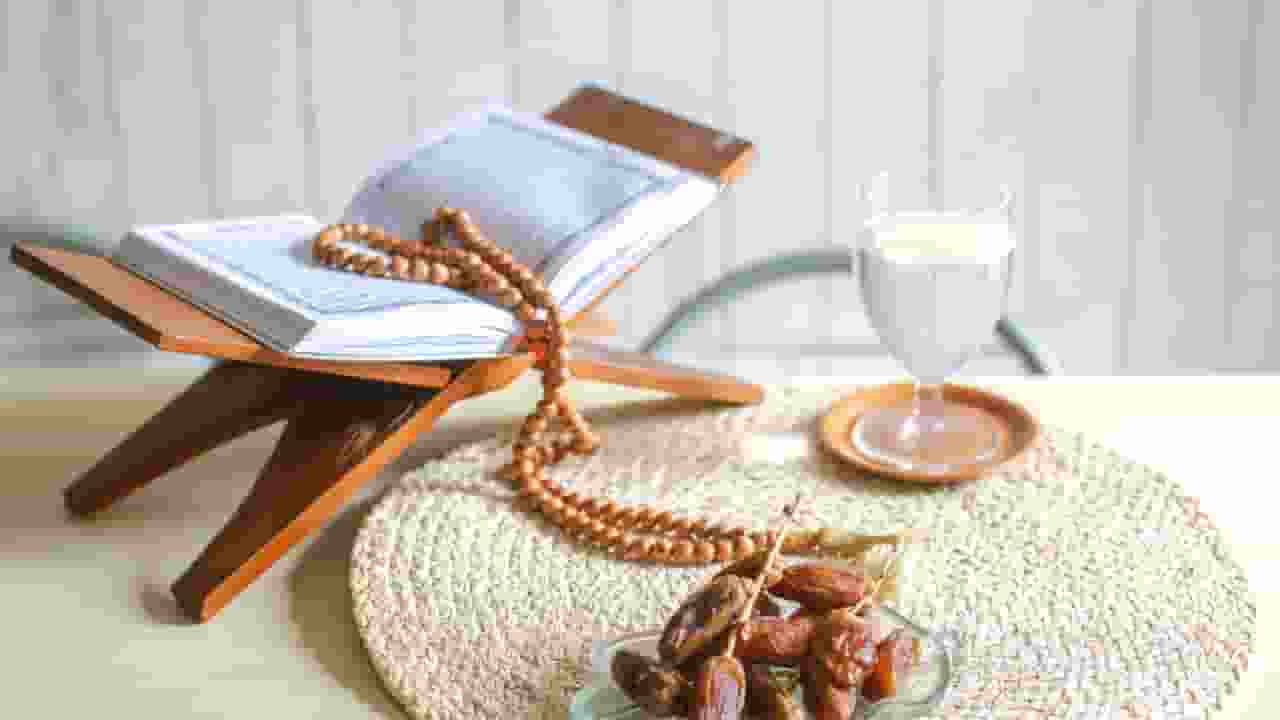 ईद से एक रात पहले क्यों किया जाता है शब-ए-जायजा? जानें कुछ खास बातें Image of EID