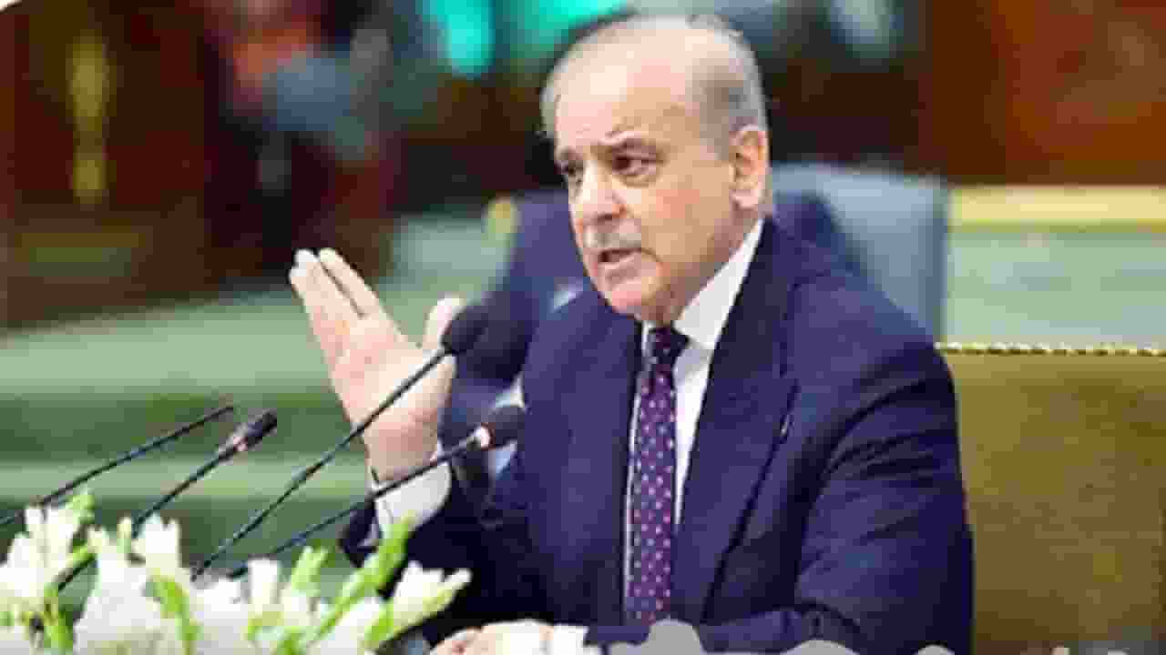 भारत, USA, चीन पर ज्यादा उधारी फिर पाकिस्तान की ही हालत खराब क्यों? Shahbaz Sharif। Photo Credit: AI Generated