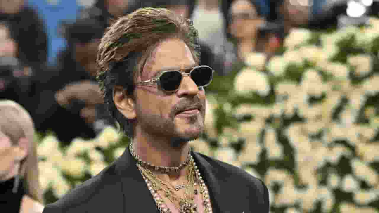 Met Gala में शाहरुख खान को पहचान नहीं पाया मीडिया, बताना पड़ा नाम
shah rukh khan met gala