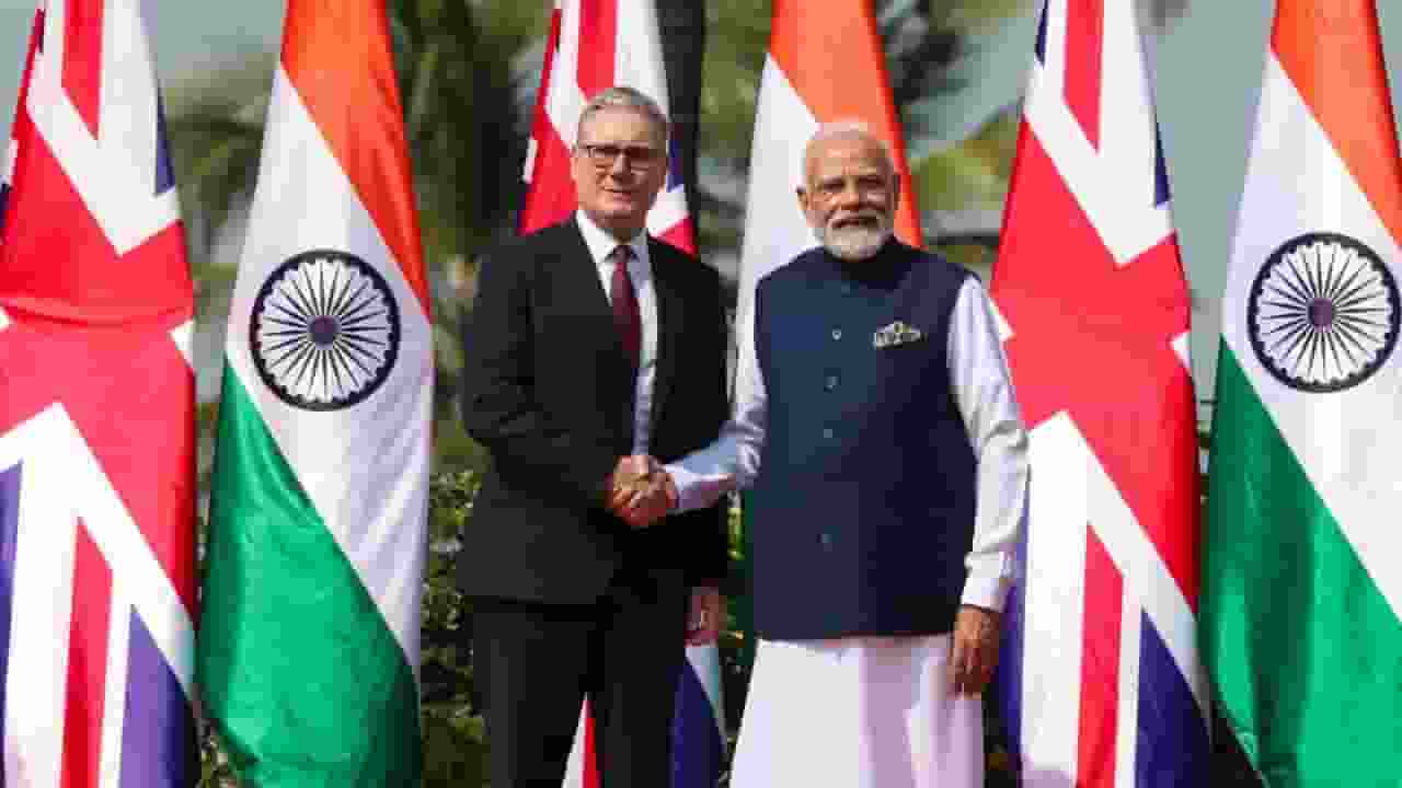 बॉलीवुड से लेकर यूनिवर्सिटीज तक, भारत-UK के बीच क्या समझौता हुआ? keir starmer and narendra modi । Photo Credit: X/@narendramodi