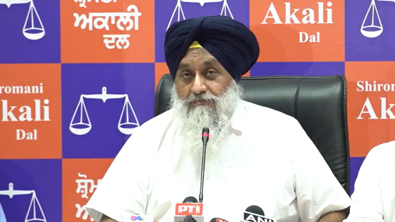 'केजरीवाल 10000 करोड़ कमाने पंजाब आए हैं', AAP पर बरसे सुखबीर बादल Sukhbir Singh Badal