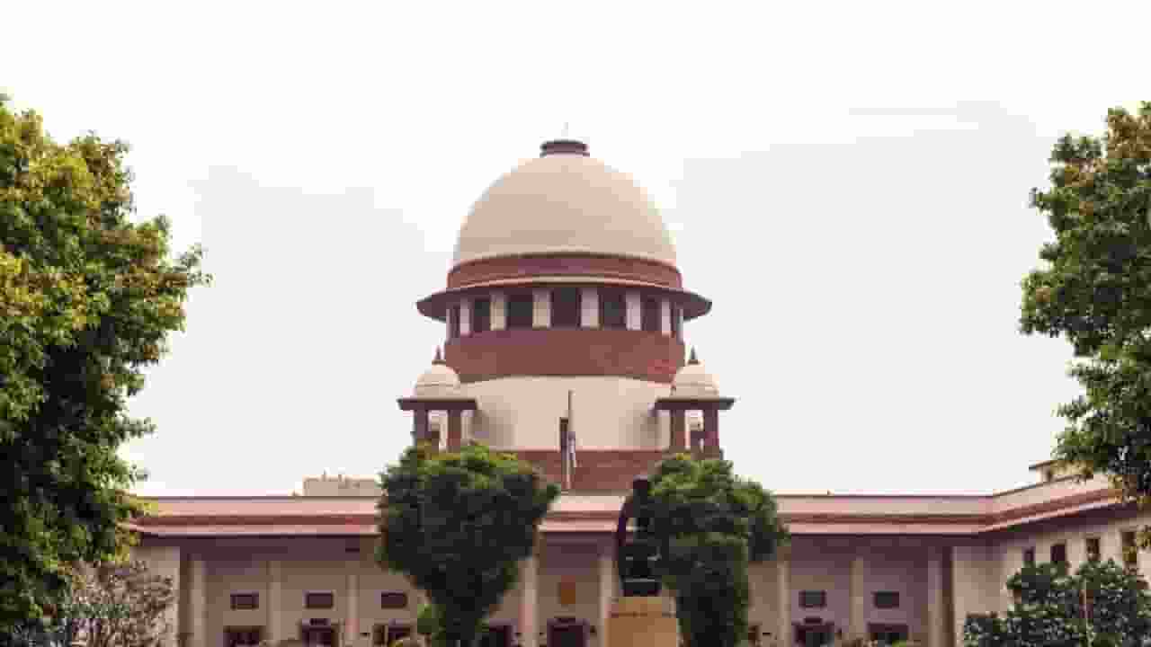 'झूठ फैलाया जा रहा...', वक्फ कानून के खिलाफ याचिकाओं पर केंद्र का जवाब Supreme court of india