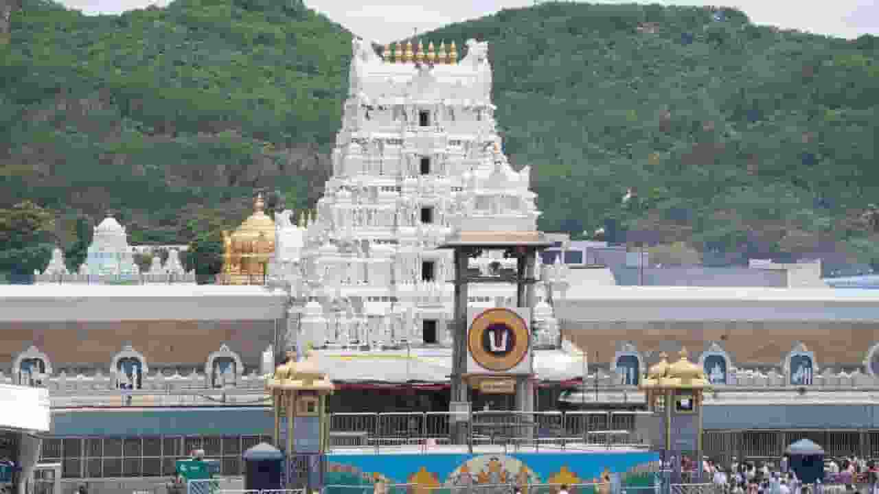 तिरुपति मंदिर में होगा केवल हिंदू स्टाफ, CM चंद्रबाबू नायडू का ऐलान Hindus should work at Tirumala