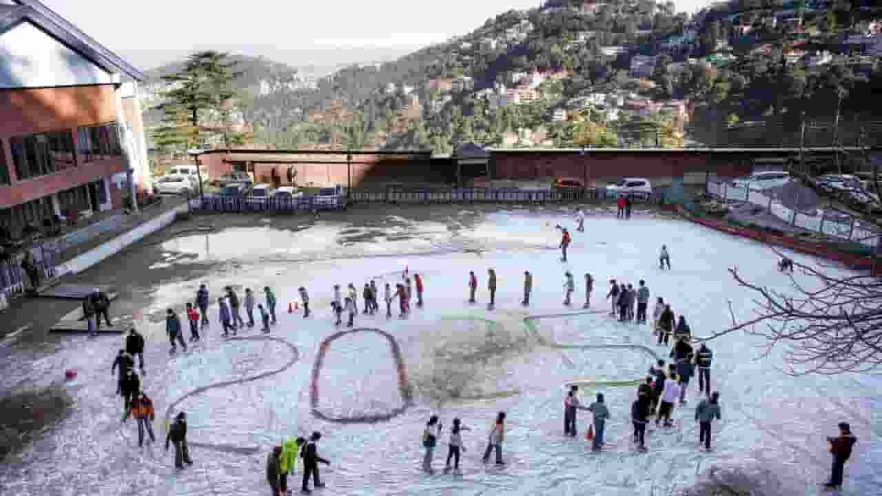 देश में नए साल का जश्न शुरू, फोटो-वीडियो में देखें लोगों का उत्साह New Year 2025 celebrations