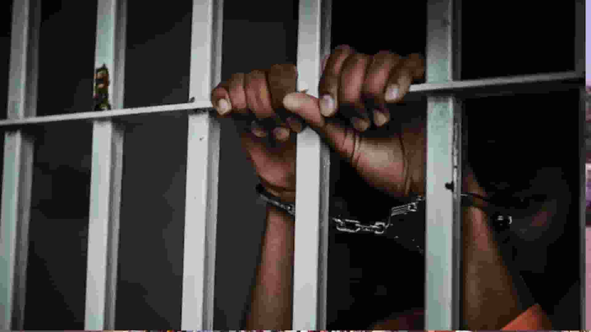 गैंगरेप का शिकार हुई नाबालिग, घर लौटते वक्त ट्रक ड्राइवर ने किया रेप Crime Against Women