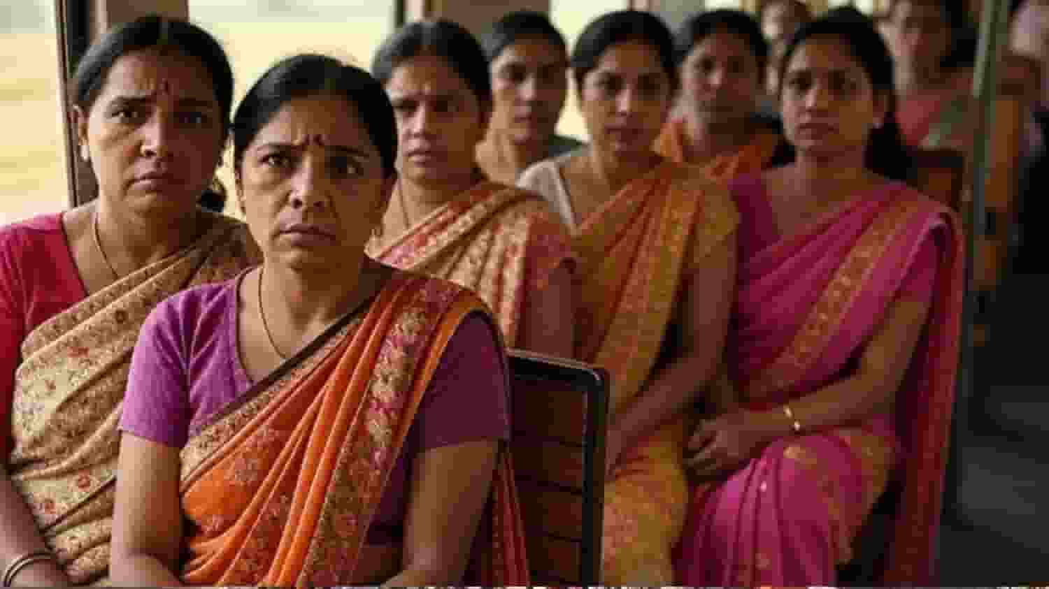 नहीं थी टिकट, हाथ पर लिखे थे सीट नंबर, ट्रेन से बचाई गईं 56 महिलाएं Human Trafficking