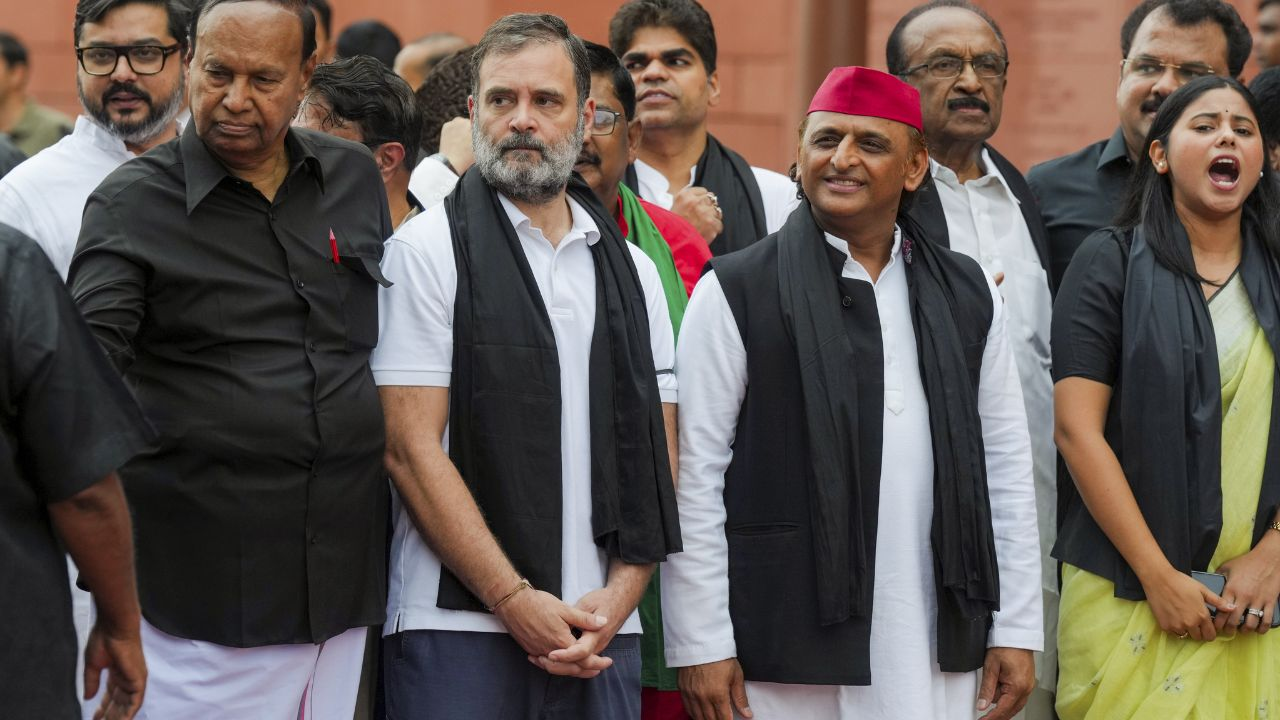 'सड़कों जैसा बर्ताव', विपक्ष की नारेबाजी पर भड़के स्पीकर ओम बिड़ला parliament opposition protest