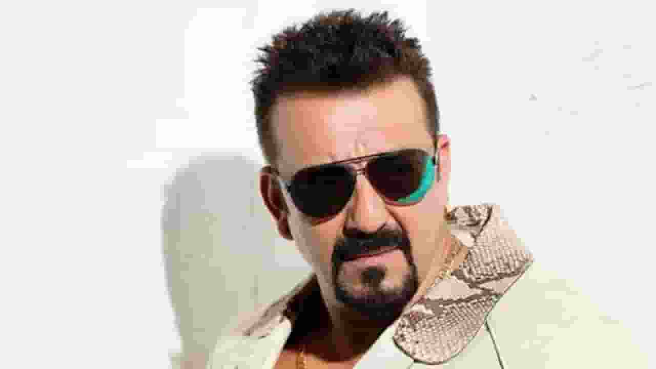 फैन ने संजय दत्त को सौंपी थी 72 Cr की संपत्ति, उन पैसों का क्या हुआ?
sanjay dutt fan story